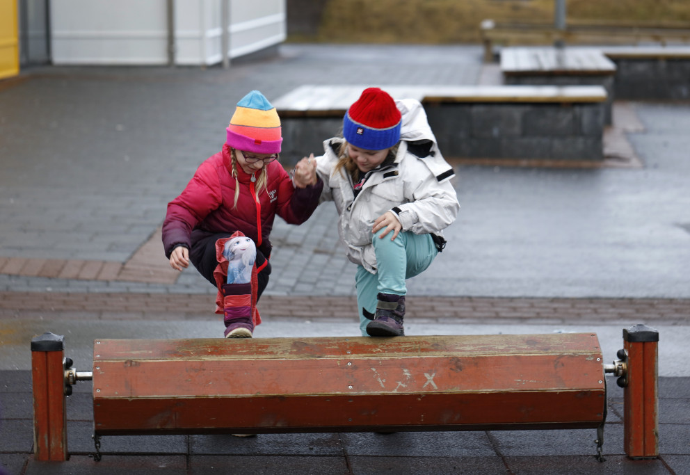 Við Hörðuvallaskóla, fjölmennasta skóla Kópavogs.