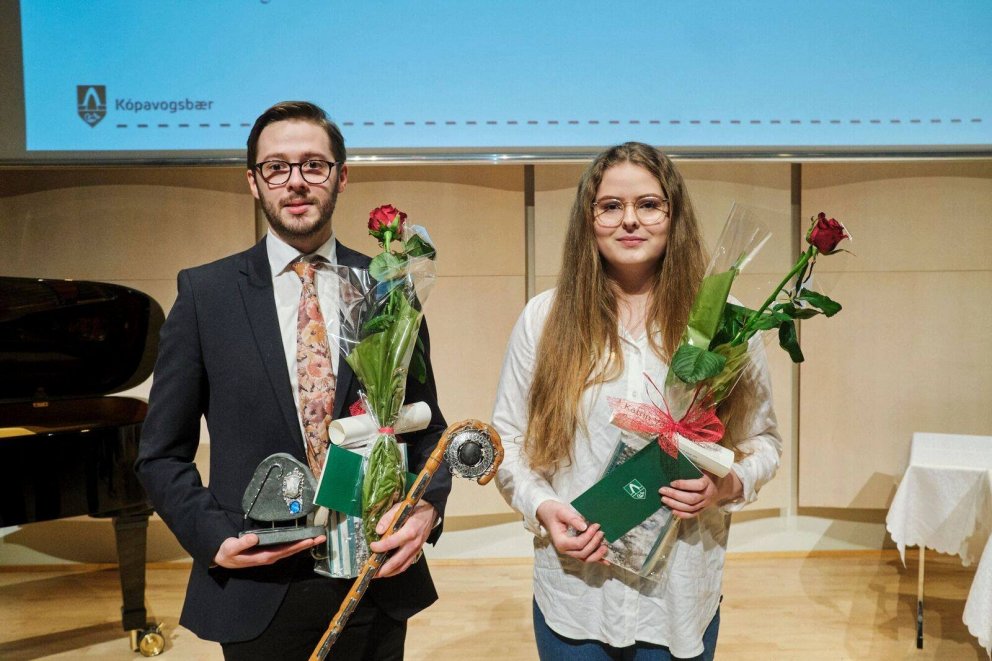Brynjólfur Þorsteinsson handhafi Ljóðstafs Jóns úr Vör og Katrín Valgerður Gustavsdóttir, sem var h&hellip;