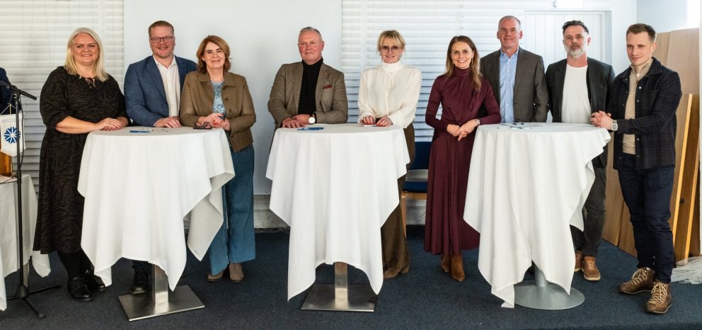 Mynd tekin við undirritun samningsins í Garðaholti, Garðabæ, talið frá vinstri: Inga Hlín Pálsdótti&hellip;