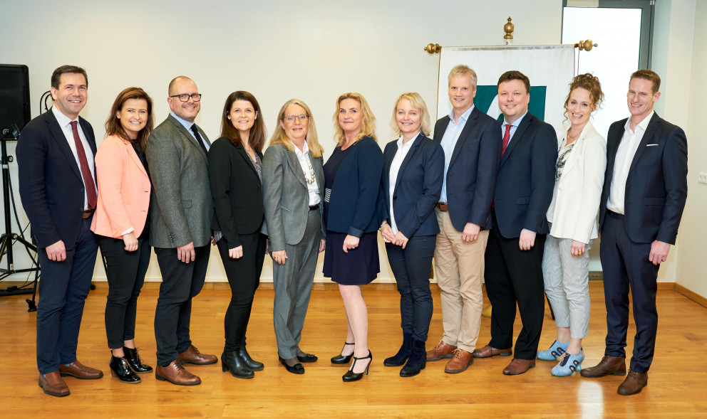 Á myndinni eru frá vinstri Ármann Kr. Ólafsson, Theodóra S. Þorsteinsdóttir, Hreiðar Oddsson, Hjörd&hellip;