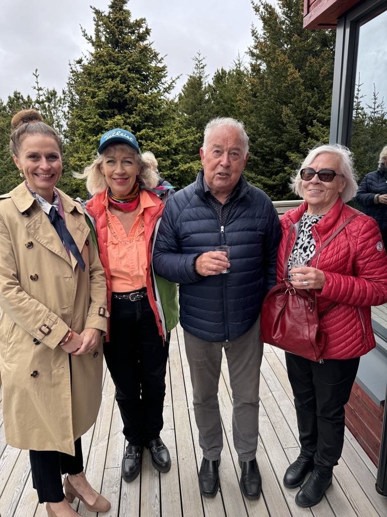 Ásdís Kristjánsdóttir bæjarstjóri, Margrét Halldórsdóttir formaður Félags eldri borgara í Kópavogi,&hellip;