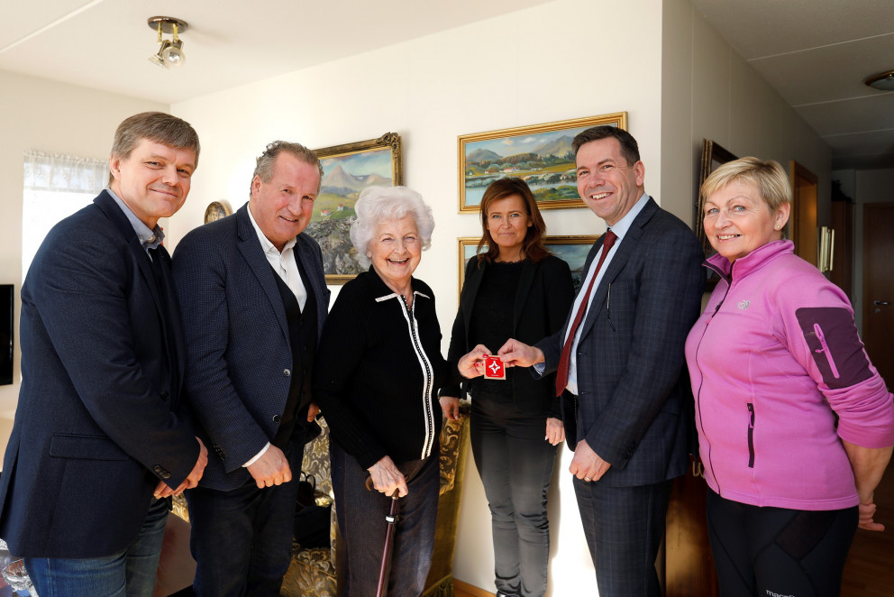 Á myndinni eru frá vinstri: Jóhann Grétarsson og Jóhann R. Benediktsson frá Curron, Þórunn Erna Þór&hellip;