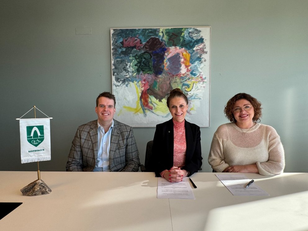 Jóhannes Þorleiksson, forstöðumaður rafveitu hjá Veitum, Ásdís Kristjánsdóttir bæjarstjóri Kópavogs&hellip;