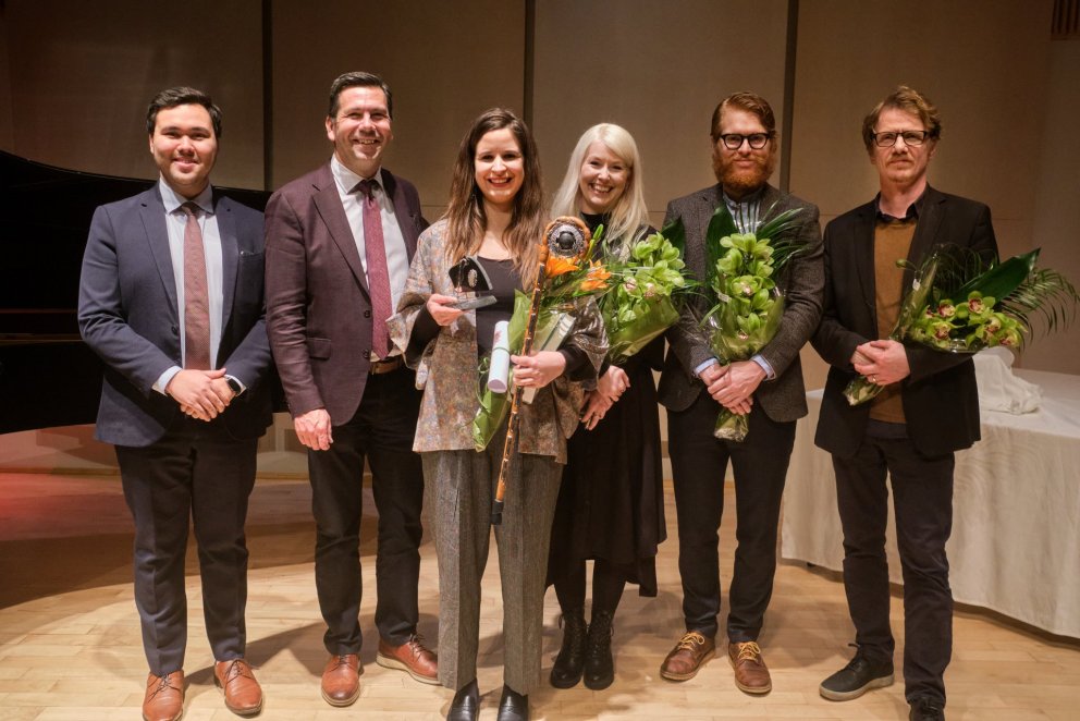 Björk Þorgrímsdóttir handhafi Ljóðstafs Jóns úr Vör ásamt bæjarstjóra, varaformanni Lista- og menni&hellip;