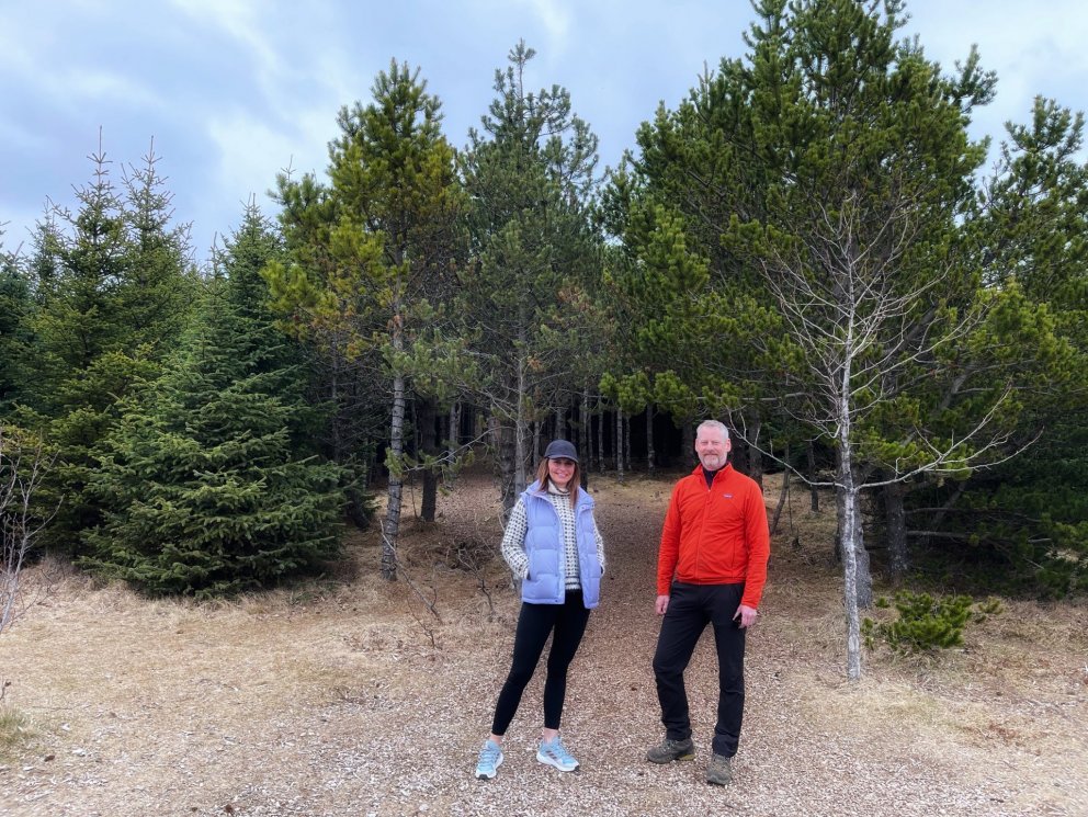 Ásdís Kristjánsdóttir og Einar Skúlason í Guðmundarlundi sem er upphafsstaður fimm kílómetra hrings&hellip;
