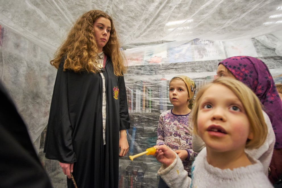 Í Bókasafni Kópavogs var boðið upp á völundarhús þar sem Harry Potter og félagar aðstoðuðu þátttake&hellip;
