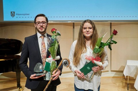 Brynjólfur Þorsteinsson handhafi Ljóðstafs Jóns úr Vör og Katrín Valgerður Gustavsdóttir, sem var h&hellip;