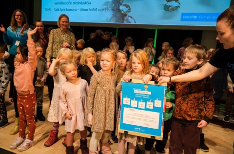 Meðal þess sem er til umfjöllunar í Sjálfbærniskýrslunni fyrir árið 2023 eru réttindaleikskólar í K&hellip;