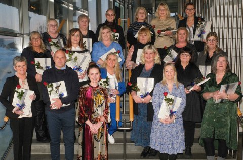 Starfsfólk sem unnið hafði 25 ár hjá Kópavogsbæ árið 2023 ásamt Ásdísi Kristjánsdóttur bæjarstjóra &hellip;