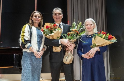 Ásdís Kristjánsdóttir bæjarstjóri Kópavogs ásamt Árna Harðarsyni skólastjóra og Kristínu Stefánsdót&hellip;