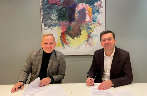 Valdimar Þór Svavarsson framkvæmdastjóri Samhjálpar og Ármann Kr. Ólafsson bæjarstjóri Kópavogs.