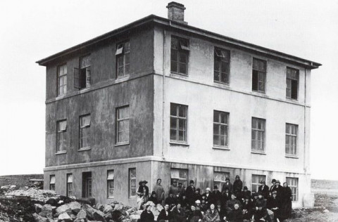 Kvenfélagið Hringurinn byggði Hressingarhælið af miklum myndarskap fyrir söfnunarfé árið 1926 eftir&hellip;