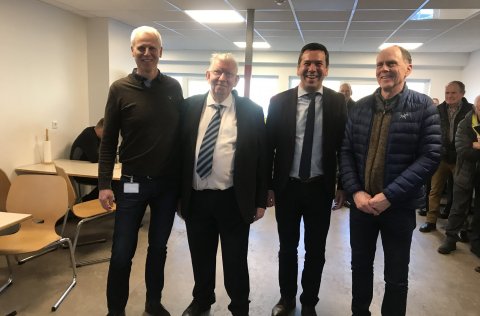 Á myndinni eru frá vinstri, Leifur Eiríksson forstöðumaður Þjónustumiðstöðvar Kópavogs, Hörður Júlí&hellip;