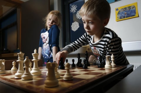 Nemar í útskurði undirbúa sýningu