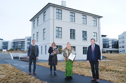 Á myndinni eru frá vinstri: Gunnar Sær Ragnarsson,  Guðlaug Ósk Gísladóttir, Kristín Ólafsdóttir og&hellip;