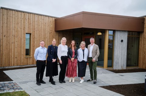 Á myndinni eru frá vinstri Jón Kristján Rögnvaldsson skrifstofustjóri, Sigrún Þórarinsdóttir, sviðs&hellip;