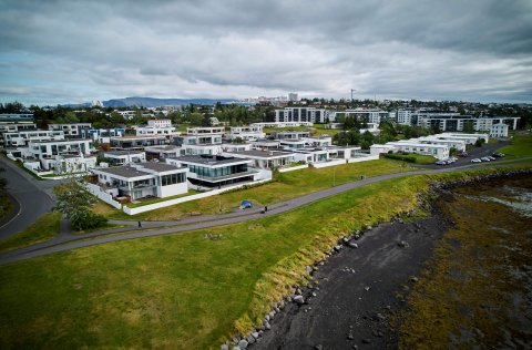 Í Kópavogi sumarið 2023.