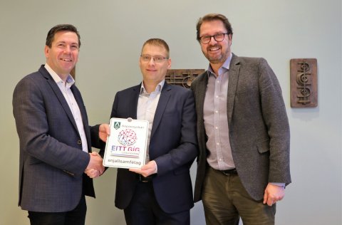 Ármann Kr. Ólafsson, bæjarstjóri, Erling Freyr Guðmundsson framkvæmdastjóri Gagnaveitu Reykjavíkur &hellip;