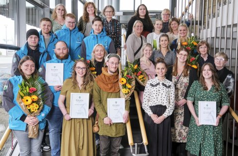 Á myndinni má sjá handhafa viðurkenninga ásamt Ásdísi Kristjánsdóttur bæjarstjóra og starfsfólki me&hellip;