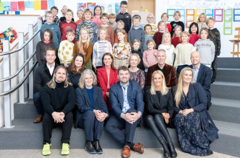 Á mynd. F.v. Tryggvi Hjaltason, verkefnastjóri, Þórdís Jóna Sigurðardóttir, forstjóri menntamálasto&hellip;