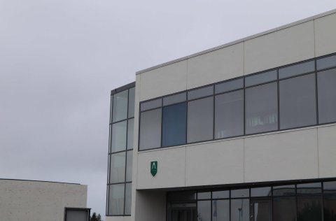 Fundarsalur bæjarstjórnar Kópavogs er að Hábraut 2.