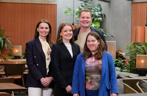 Á myndinni eru frá vinstri Ásdís Kristjánsdóttir, Hrafnhildur Davíðsdóttir, Bragi Valdimar Skúlason&hellip;