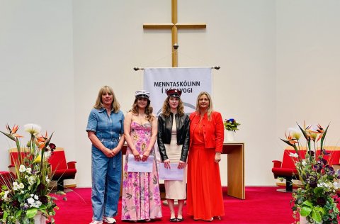 Elísabet Sveinsdóttir, forseti bæjarstjórnar Kópavogs, Una Karen Guðmundsdóttir,  Tinna Sædís Ægisd&hellip;
