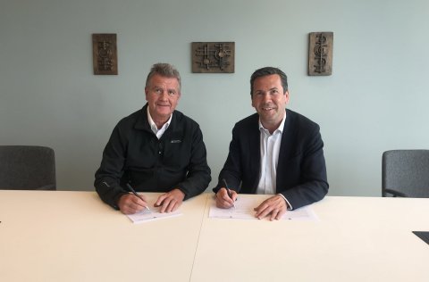 Kristinn H. Þorsteinsson formaður Skógræktarfélags Kópavogs og Ármann Kr. Ólafsson bæjarstjóri Kópa&hellip;
