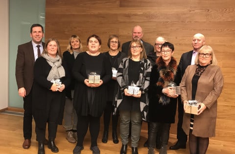 Starfsmenn Kópavogsbæjar sem áttu 25 ára starfsaafmæli heiðraðir fyrir störf sín í þágu bæjarins. Á&hellip;