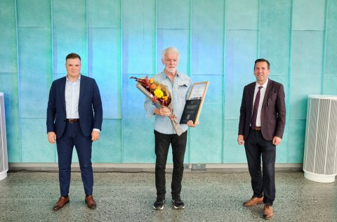Andri Steinn Hilmarsson, Kári Stefánsson og Ármann Kr. Ólafsson. Kári hlaut viðurkenningu í flokknu&hellip;