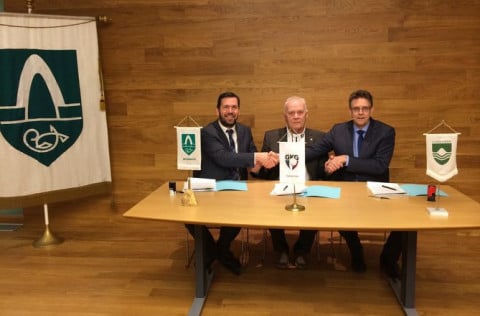 Ármann Kr. Ólafsson, bæjarstjóri Kópavogs, Guðmundur Oddsson, formaður GKG og Gunnar Einarsson, bæj&hellip;