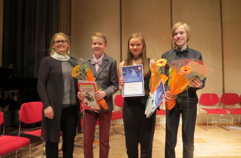 Sigurvegari í upplestrarkeppni 7. bekkjar 2015 var Aníta Daðadóttir, í öðru sæti var Björn Breki St&hellip;
