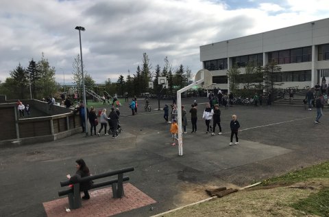 Kársnesskóli við Vallargerði.