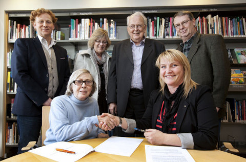 Á myndinni eru: Bragi Björnsson lögfræðingur, Helga Reinhardsdóttir, Jón Þór Þórhallsson, Hrafn A.H&hellip;